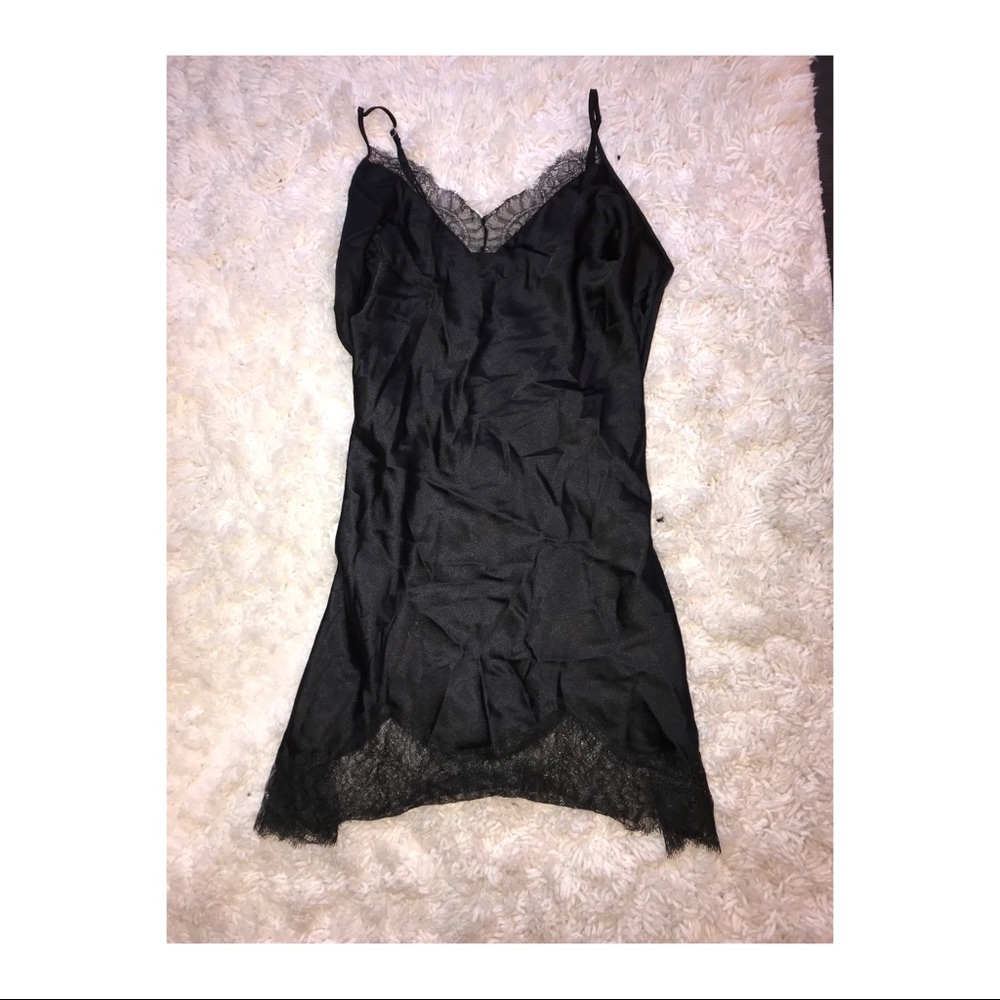 Black lace slip dress •Size L•